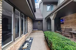 1871 Mission Hills Ln, Northbrook, IL 60062 - Photo 2