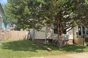 209 Sherman Pl, Waukegan, IL 60085 - Photo 2