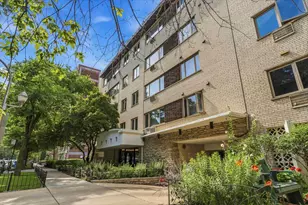 426 W Barry Ave, Chicago, IL 60657 - Photo 2