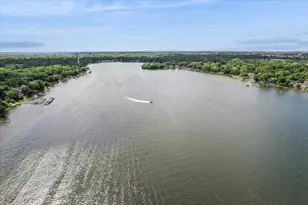 225 Edgewater Dr, Crystal Lake, IL 60014 - Photo 36