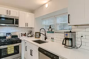 1351 W Balmoral Ave, Chicago, IL 60640 - Photo 10