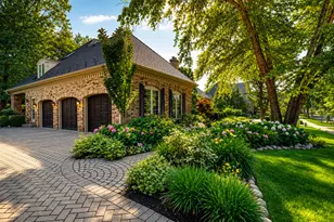 136 Circle Ridge Dr, Burr Ridge, IL 60527 - Photo 8