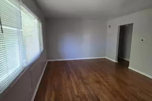 7530 S Saginaw Ave, Chicago, IL 60649 - Photo 4