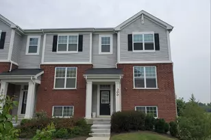 300 Timberleaf Cir, Roselle, IL 60172 - Photo 1