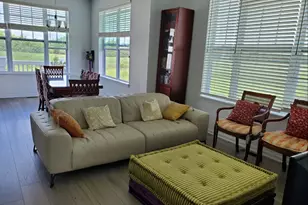 300 Timberleaf Cir, Roselle, IL 60172 - Photo 2