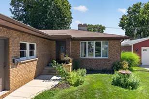 802 Adams St, Ottawa, IL 61350 - Photo 2