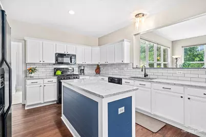 275 Hampton Road, Sugar Grove, IL 60554 - Photo 2