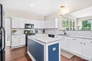 275 Hampton Rd, Sugar Grove, IL 60554 - Photo 2