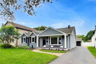 202 N Prospect Manor Avenue, Mount Prospect, IL 60056 - Photo 2