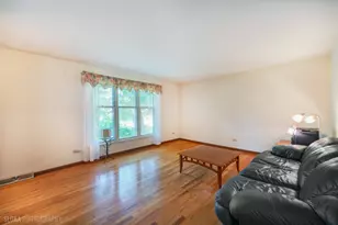 6914 Meadow Dr, Crystal Lake, IL 60012 - Photo 4
