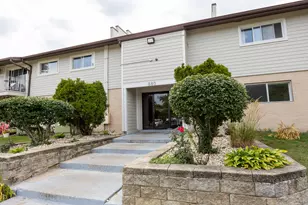 880 E Old Willow Rd, Prospect Heights, IL 60070 - Photo 1
