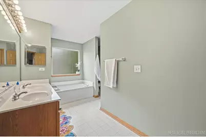 2416 McKenzie Court, Aurora, IL 60503 - Photo 18