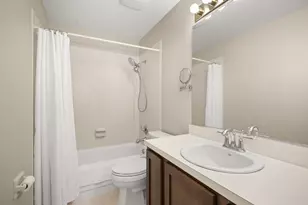 233 Parktrail Ct, Schaumburg, IL 60173 - Photo 32