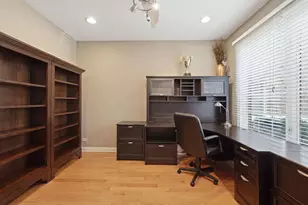 2272 Eastview Dr, Des Plaines, IL 60016 - Photo 4