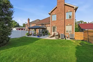 2272 Eastview Dr, Des Plaines, IL 60016 - Photo 40