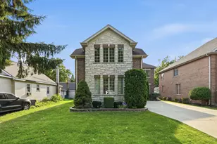 2272 Eastview Dr, Des Plaines, IL 60016 - Photo 2