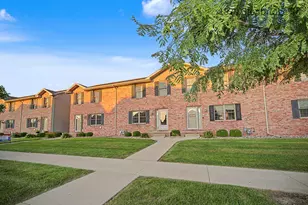 1820 Glenbridge Rd, Bloomington, IL 61704 - Photo 2