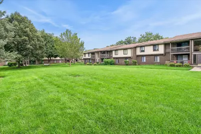 578 Somerset Lane #1, Crystal Lake, IL 60014 - Photo 2
