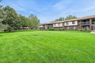 578 Somerset Ln, Crystal Lake, IL 60014 - Photo 2