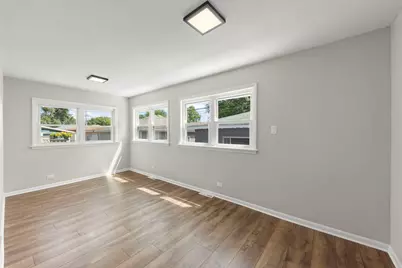 9039 S Jeffery Boulevard, Chicago, IL 60617 - Photo 14