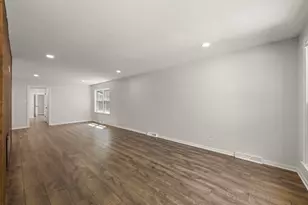 9039 S Jeffery Blvd, Chicago, IL 60617 - Photo 8