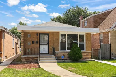 9039 S Jeffery Boulevard, Chicago, IL 60617 - Photo 2