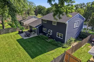 1060 Borden Dr, Roselle, IL 60172 - Photo 32
