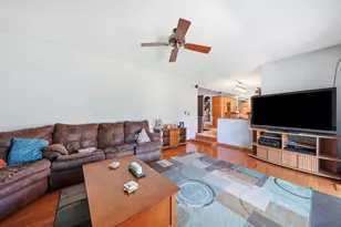 1060 Borden Dr, Roselle, IL 60172 - Photo 8