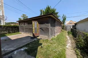 10631 S Calumet Ave, Chicago, IL 60628 - Photo 6