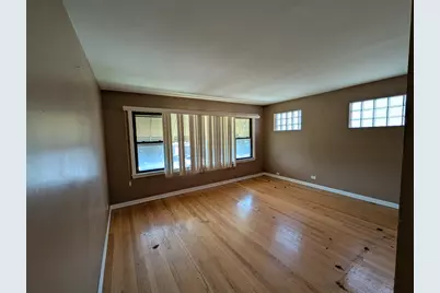 10631 S Calumet Avenue, Chicago, IL 60628 - Photo 2