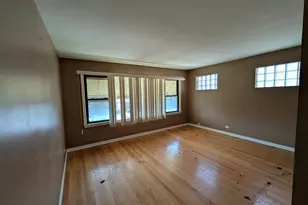 10631 S Calumet Ave, Chicago, IL 60628 - Photo 2