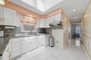 2922 W Nelson St, Chicago, IL 60618 - Photo 12