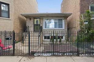 2922 W Nelson St, Chicago, IL 60618 - Photo 2