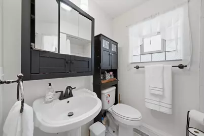 2922 W Nelson Street, Chicago, IL 60618 - Photo 18