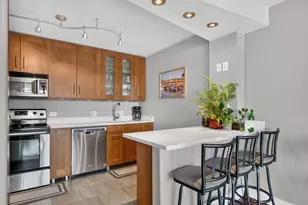 3930 N Pine Grove Ave, Chicago, IL 60613 - Photo 6