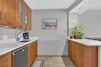 3930 N Pine Grove Avenue #1710, Chicago, IL 60613 - Photo 10