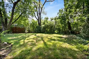 6520 N Christiana Ave, Lincolnwood, IL 60712 - Photo 2