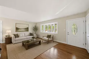22W452 Sycamore Dr, Glen Ellyn, IL 60137 - Photo 2