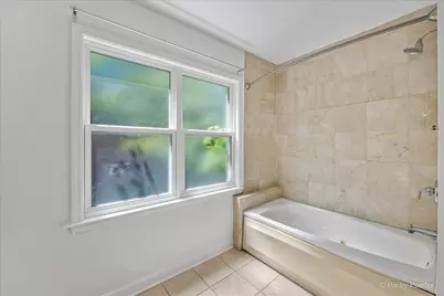6421 N Damen Avenue #2W, Chicago, IL 60645 - Photo 12