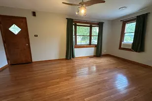 37 S Heather Dr, Crystal Lake, IL 60014 - Photo 4