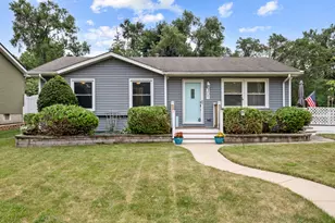 301 Channel Dr, Island Lake, IL 60042 - Photo 1