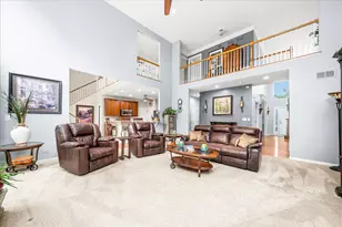 447 Lake Run Ct, North Aurora, IL 60542 - Photo 6