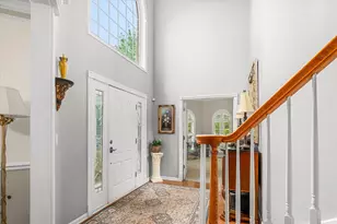 447 Lake Run Ct, North Aurora, IL 60542 - Photo 2