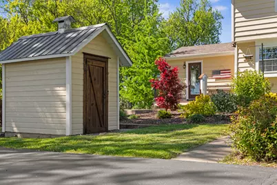 9909 Winn Road, Spring Grove, IL 60081 - Photo 14