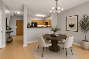 410 W Mahogany Ct, Palatine, IL 60067 - Photo 4