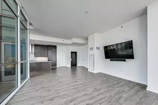 750 N Hudson Ave, Chicago, IL 60654 - Photo 10