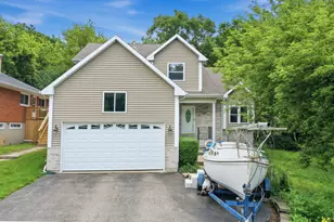 1018 Park Ave, Wauconda, IL 60084 - Photo 1