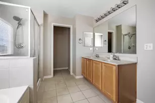 668 Acadia Cir, Crystal Lake, IL 60014 - Photo 14