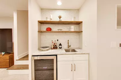2136 W Waveland Avenue, Chicago, IL 60618 - Photo 28