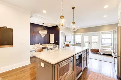2136 W Waveland Avenue, Chicago, IL 60618 - Photo 8